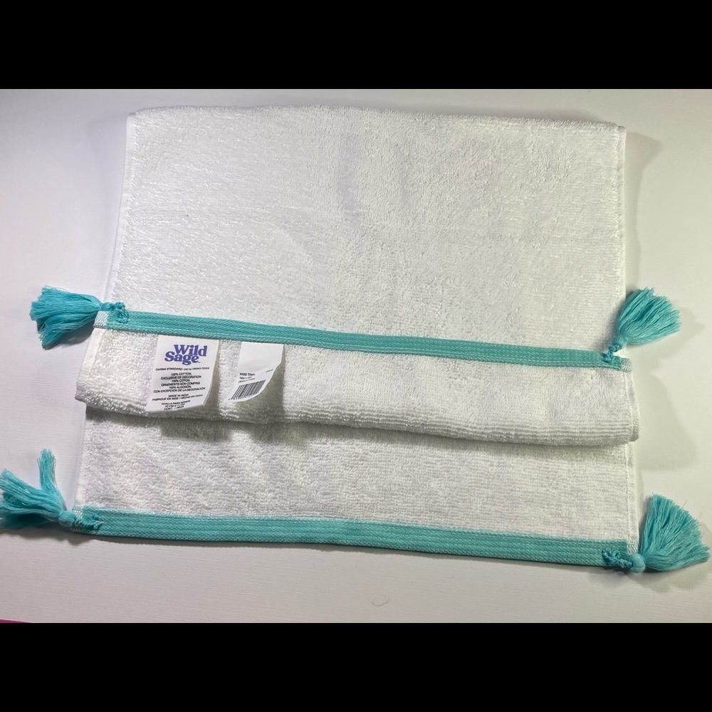 Wild Sage White Handtowel With Tassels, 16x28 in